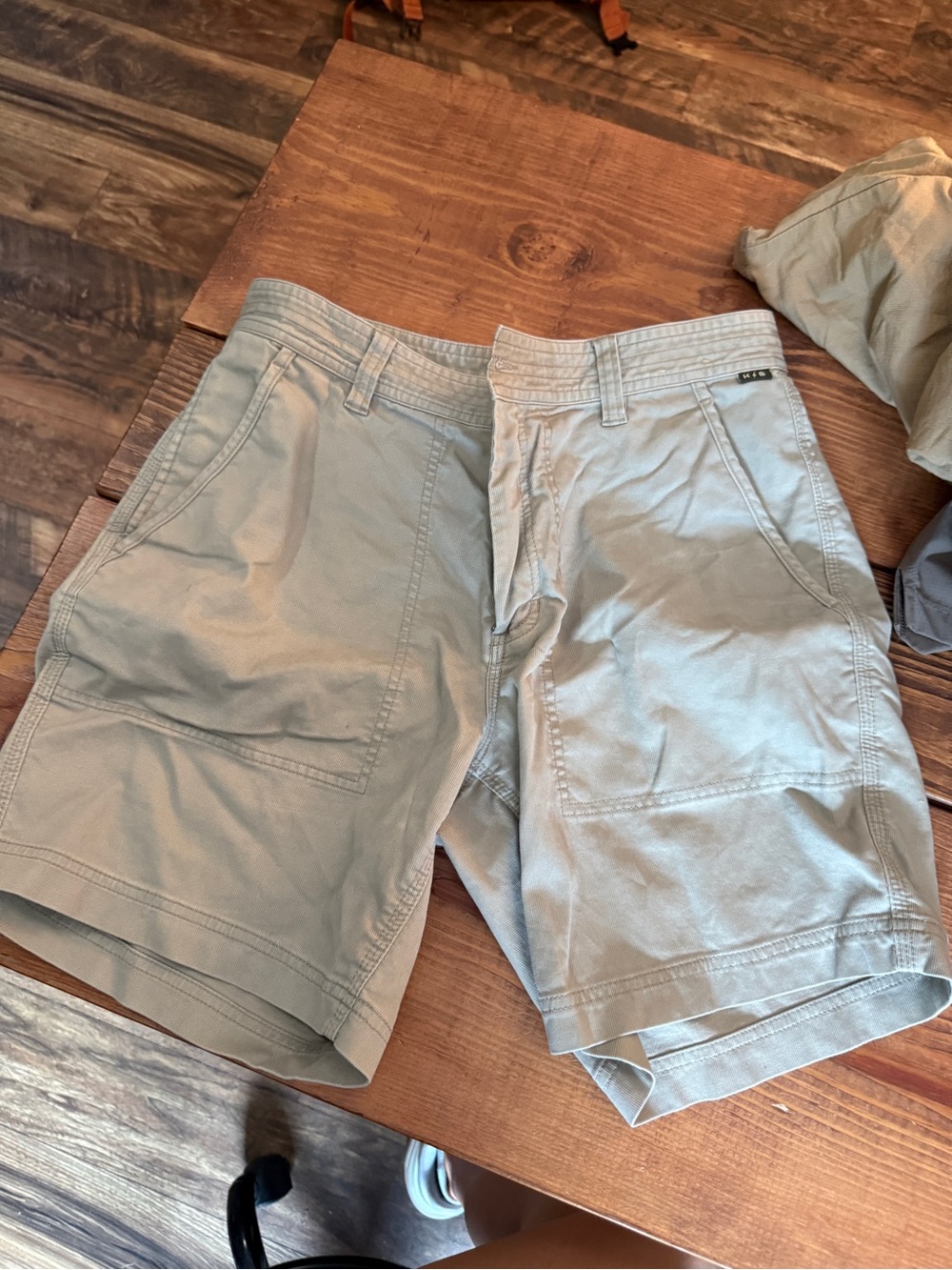Men’s howler bros shorts size 32